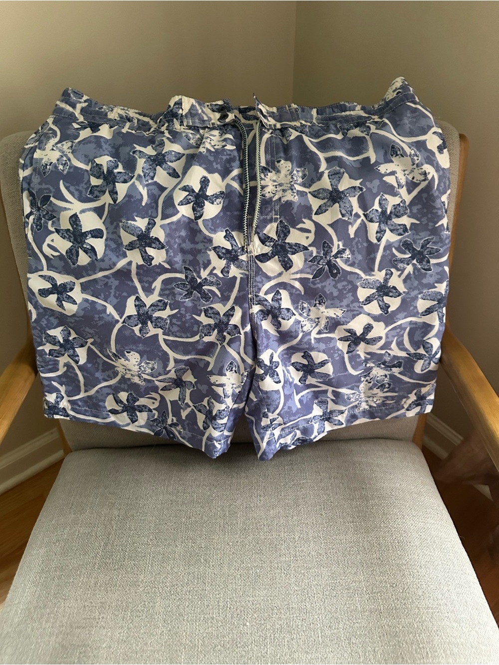 Joseph Abboud Blue and White Floral Athletic Shorts